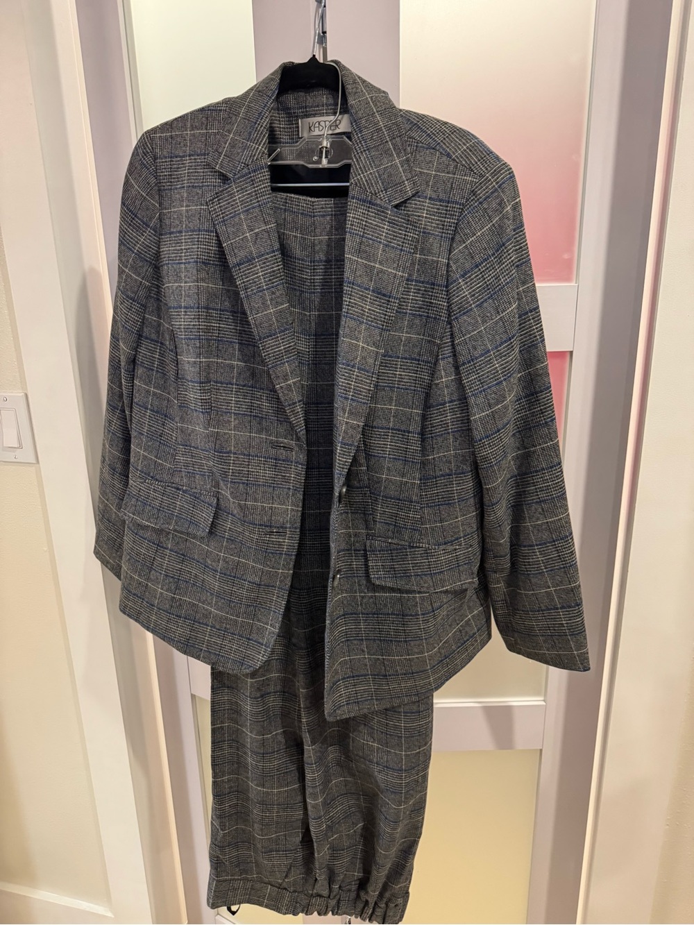 Vintage-Inspired Gray Plaid Women’s Suit Blazer and Pants